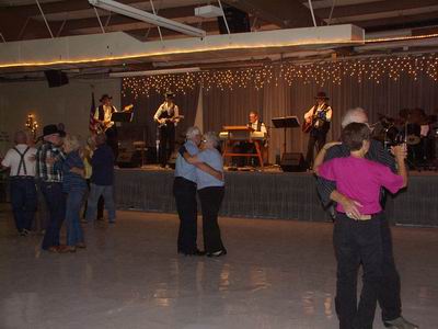 Meoldy Masters playing to the first dance of the QIA season