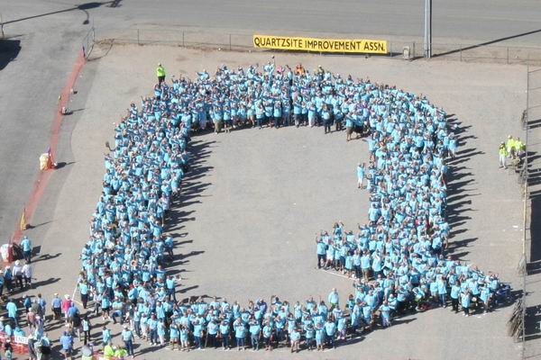 630+ People forming the Letter Q