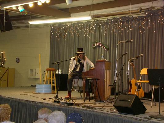 Paul Winer entertaining the crowd
